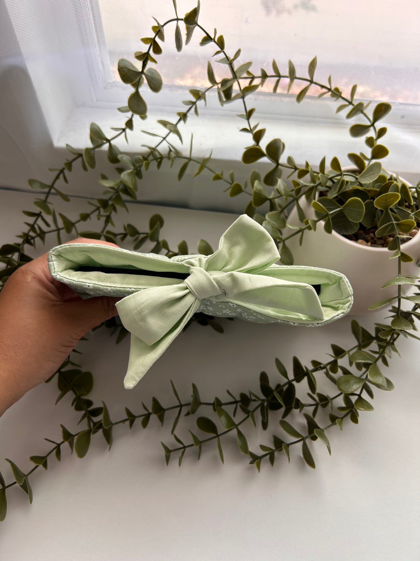 Sage Daisy Kindle Sleeve