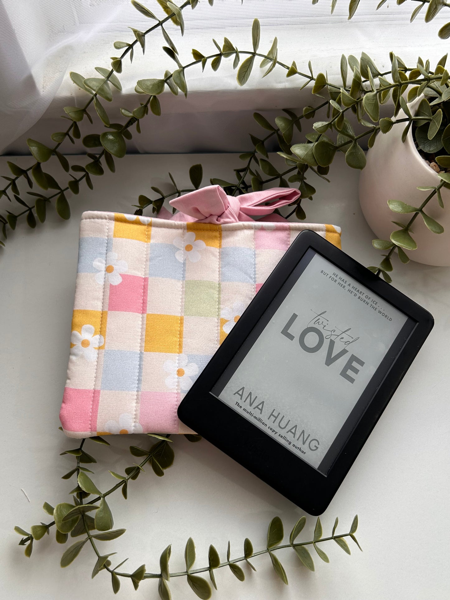 Pastel Daisy Kindle Sleeve