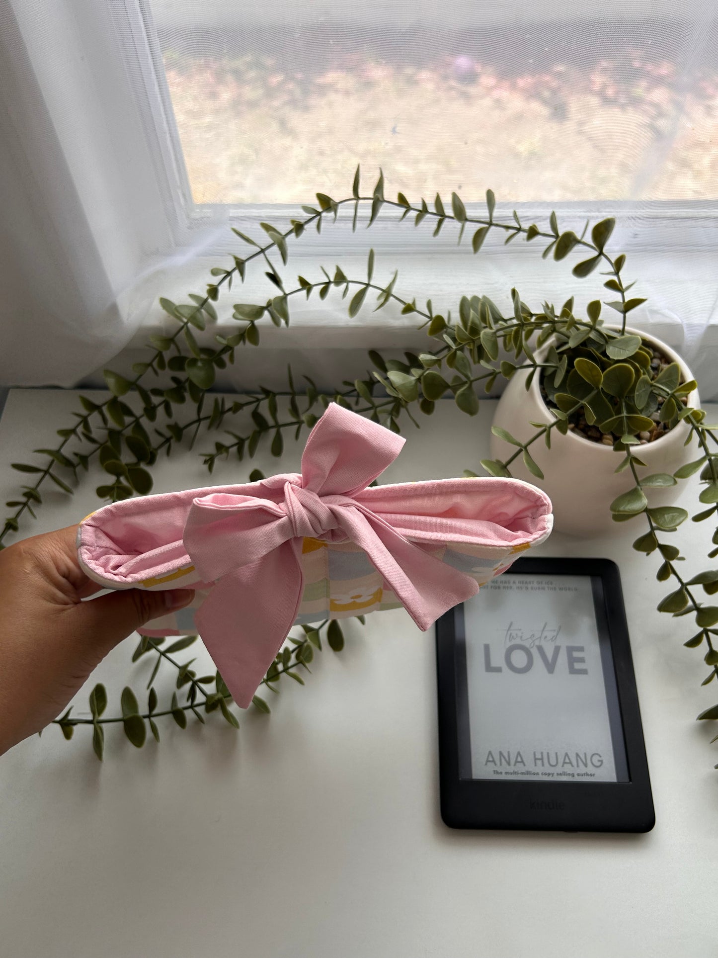 Pastel Daisy Kindle Sleeve