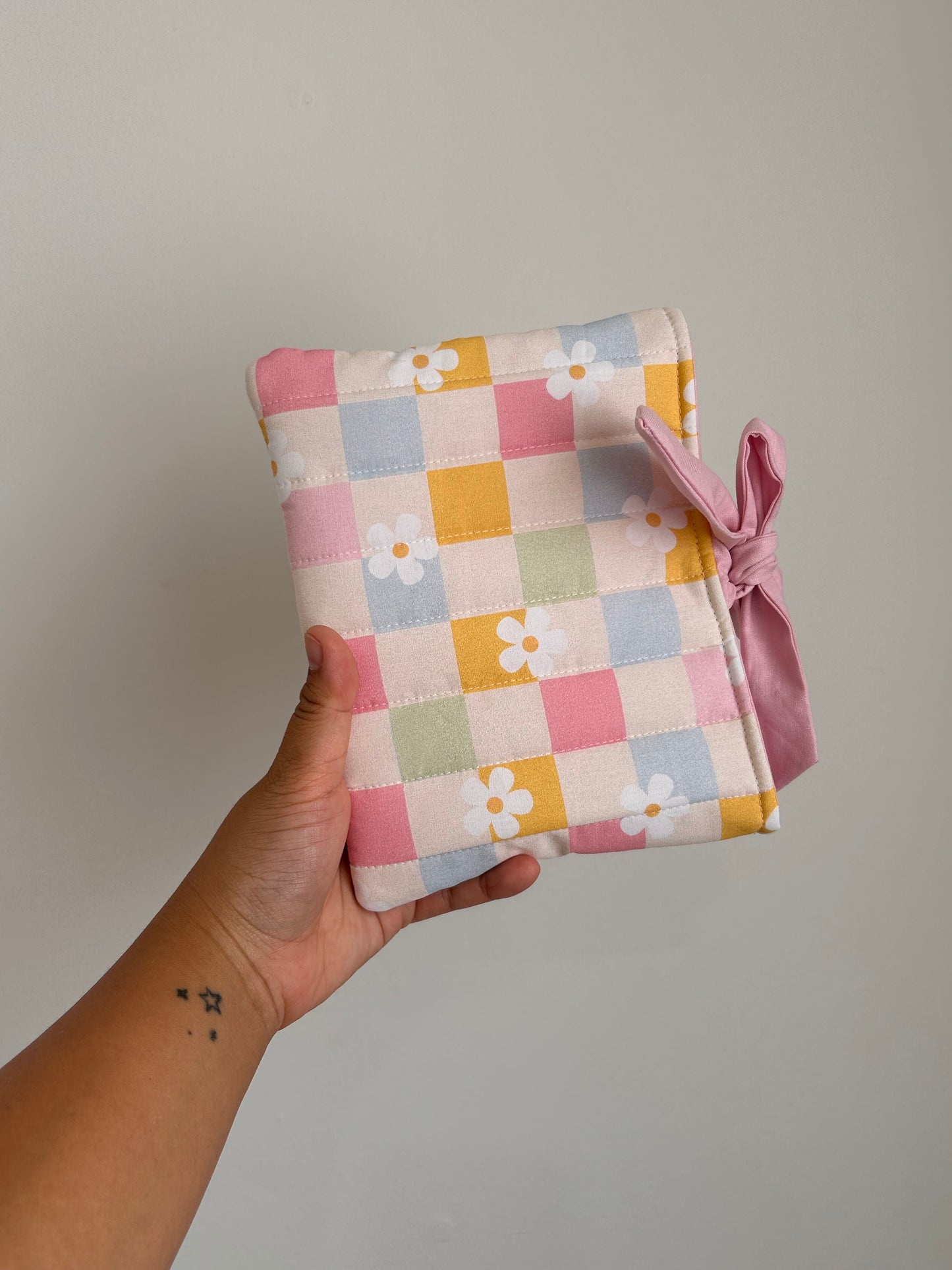 Pastel Daisy Kindle Sleeve