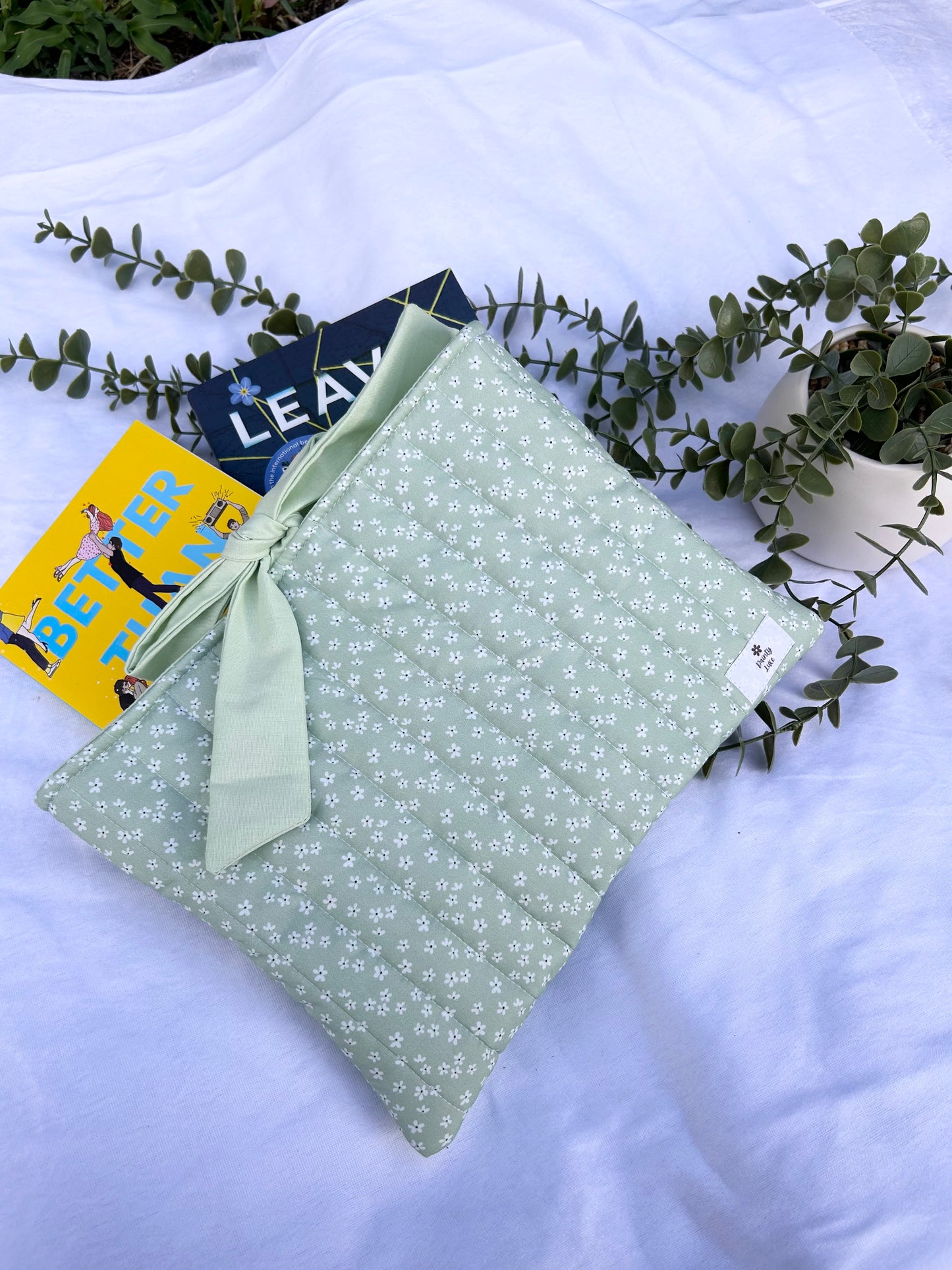 Sage Daisy Book Sleeve