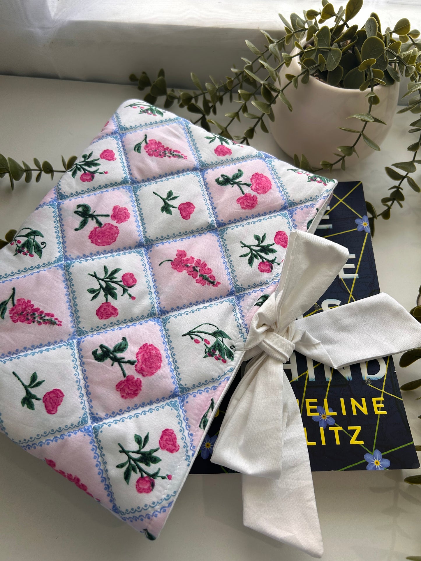 Lace Floral Book Sleeve