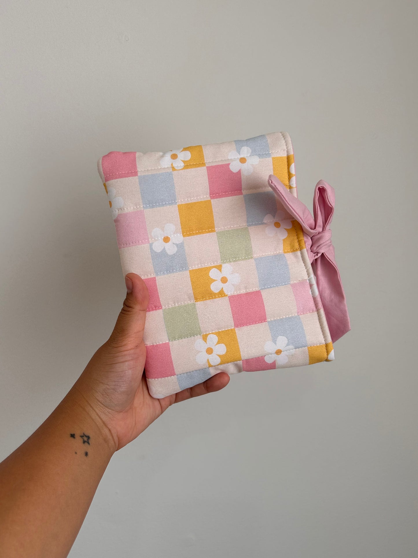 Pastel Daisy Kindle Sleeve
